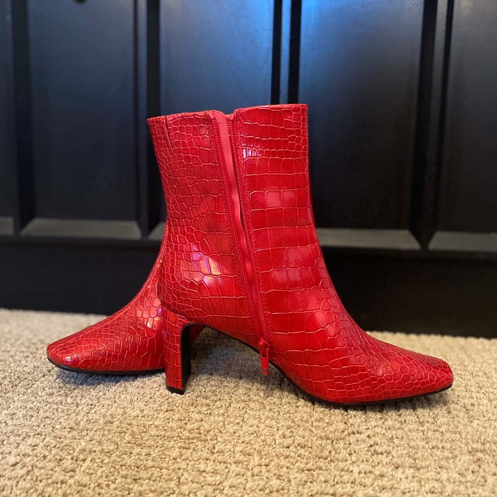 NWOT Seven Dials Nicole Women’s Ankle Booties